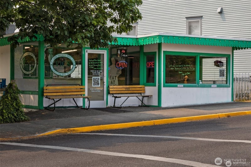 25 Second St S