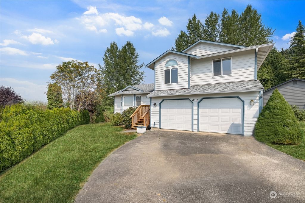 Photo of 6917 54th Place NE, Marysville, WA 98270 (MLS # 2010125)