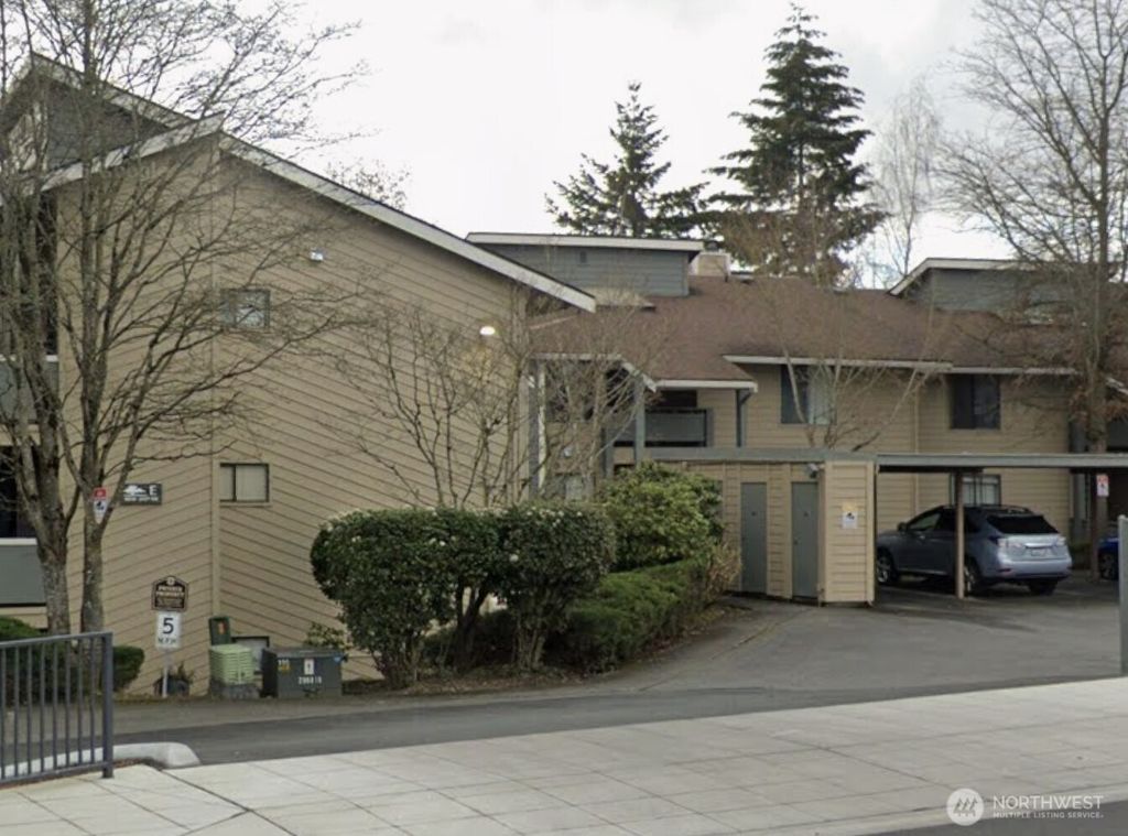 Photo of 4800 200th Street SW #E201, Lynnwood, WA 98036 (MLS # 2496948)