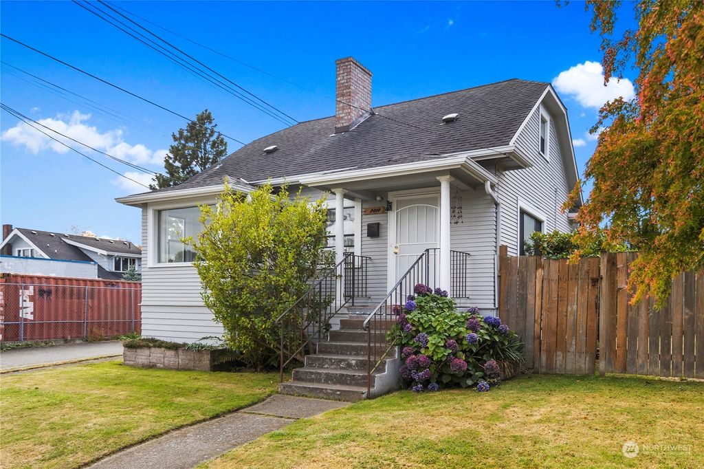 Photo of 2010 17th Street, Everett, WA 98201 (MLS # 2163903)