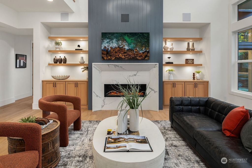 Photo of 10810 SE 2nd Street, Bellevue, WA 98004 (MLS # 2170262)