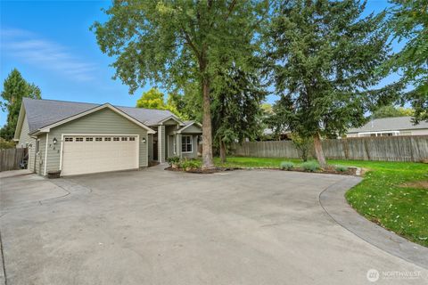 Photo of 703 E Tietan Street, Walla Walla, WA 99362 (MLS # 2439780)