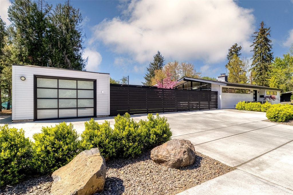 Photo of 1104 S Division Street, Walla Walla, WA 99362 (MLS # 2486761)