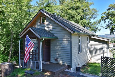 Photo of 509 Second Street E, South Bend, WA 98586 (MLS # 2424911)