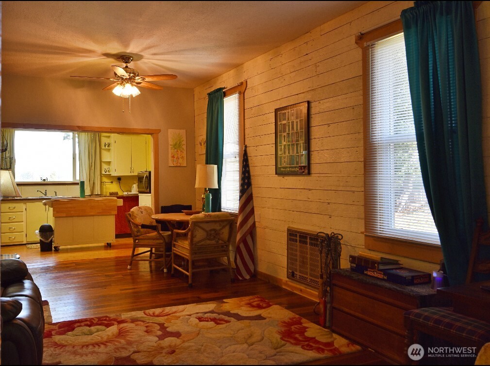 509 Second Street E