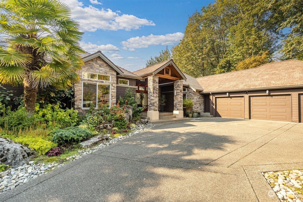 Photo of 6560 156th Avenue SE, Bellevue, WA 98006 (MLS # 1972493)