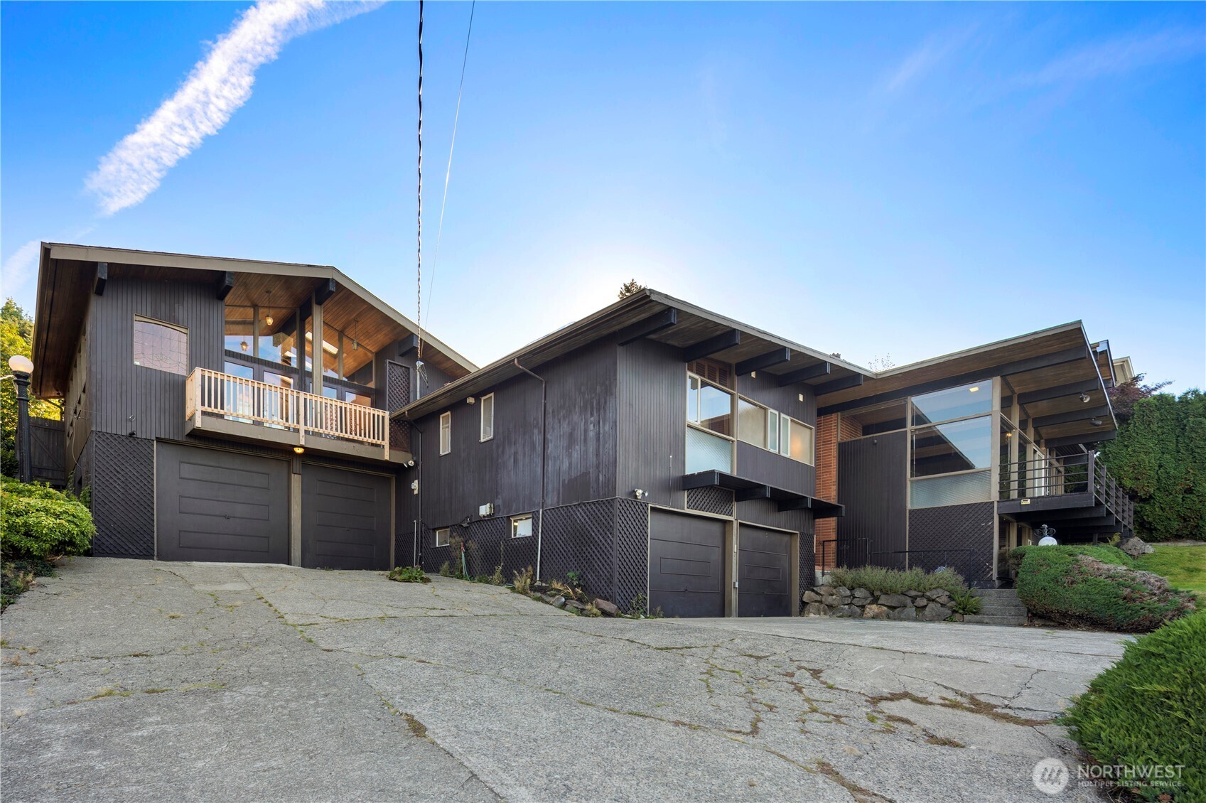 3653 W Commodore Way