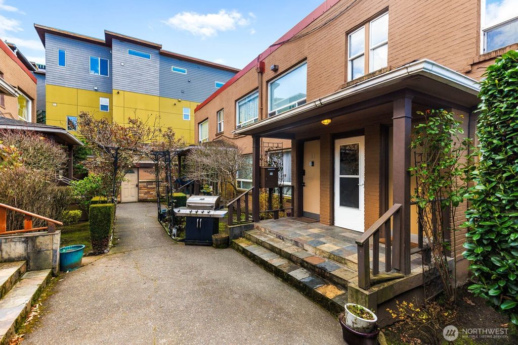 Photo of 120 14th Avenue #10, Seattle, WA 98122 (MLS # 2504376)