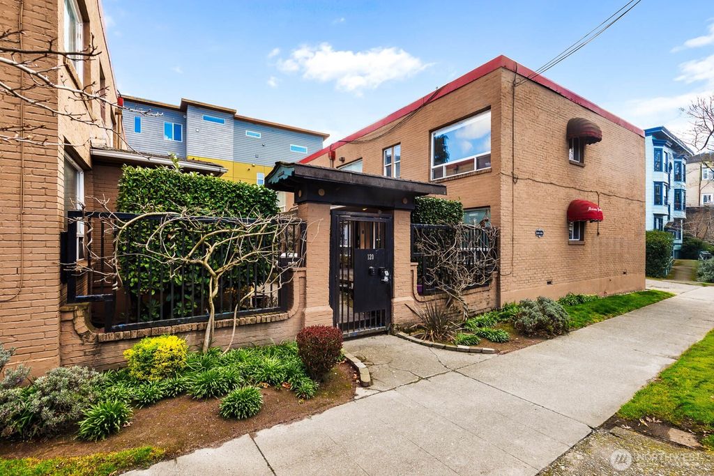 Photo of 120 14th Avenue #10, Seattle, WA 98122 (MLS # 2504376)