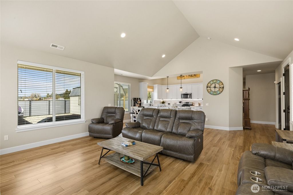 Photo of 370 Deer Meadow Drive, Cle Elum, WA 98922 (MLS # 2512936)