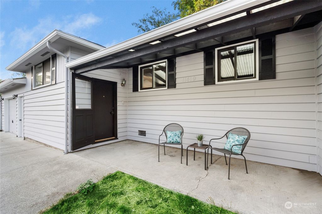 Photo of 11419 Roseberg Avenue S, Seattle, WA 98168 (MLS # 2002440)