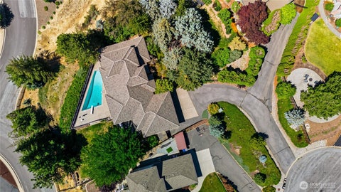 Photo of 323 Stoneybrook Lane, Wenatchee, WA 98801 (MLS # 2544597)