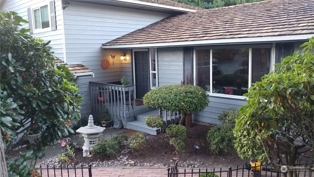 Photo of 4222 NE 203rd Street, Lake Forest Park, WA 98155 (MLS # 2195302)