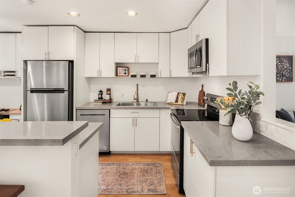 Photo of 1942 N Northgate Way Way, Seattle, WA 98133 (MLS # 2334170)