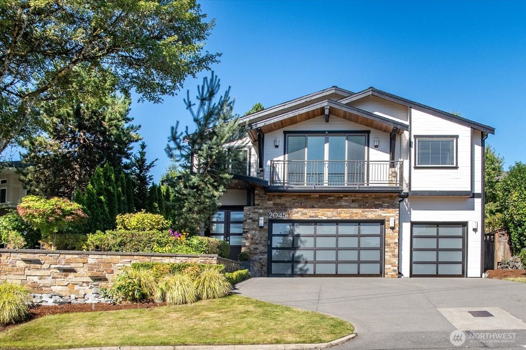 Photo of 2045 102nd Avenue NE, Bellevue, WA 98004 (MLS # 2419199)