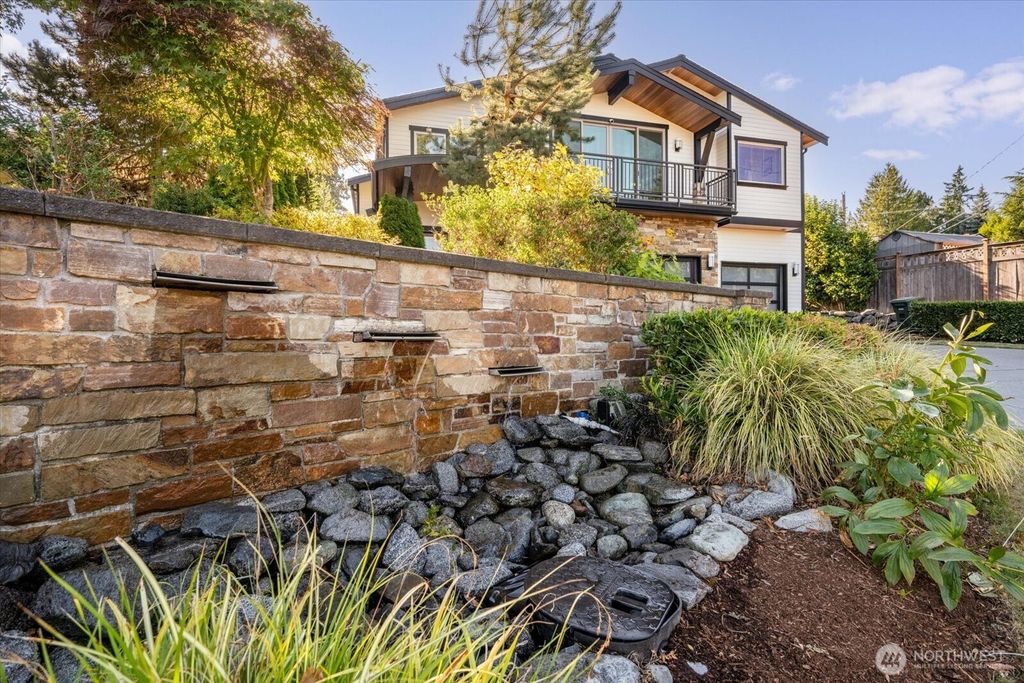 Photo of 2045 102nd Avenue NE, Bellevue, WA 98004 (MLS # 2419199)