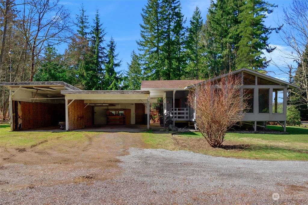 Photo of 1318 150th Place NW, Marysville, WA 98271 (MLS # 2048427)