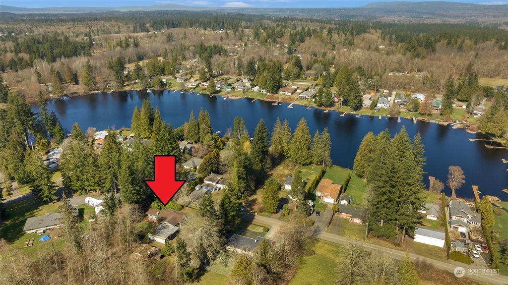 Photo of 1318 150th Place NW, Marysville, WA 98271 (MLS # 2048427)