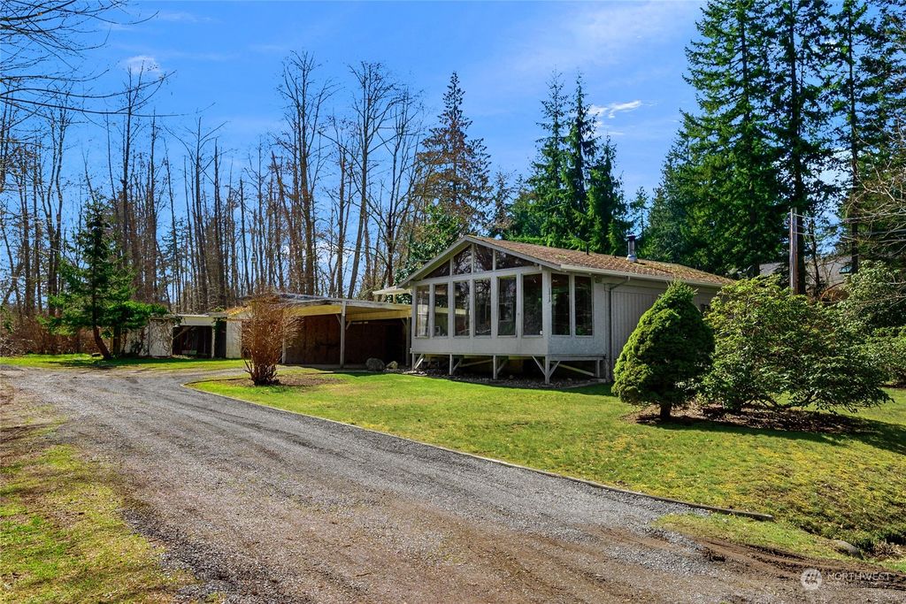 Photo of 1318 150th Place NW, Marysville, WA 98271 (MLS # 2048427)