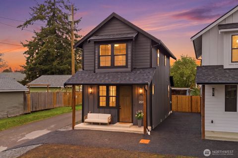 Photo of 2815 25th Street #C, Everett, WA 98201 (MLS # 2508234)