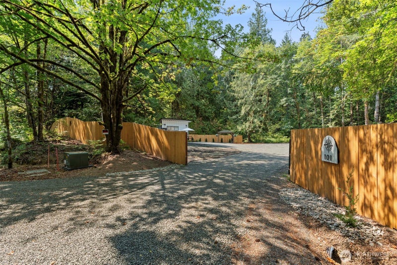 101 SE Mallard Beach Lane