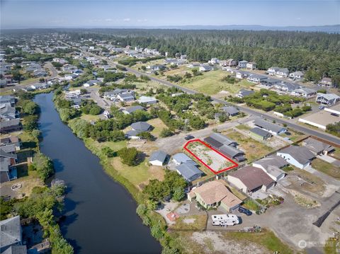 Photo of 802 325th Place, Ocean Park, WA 98640 (MLS # 2252324)