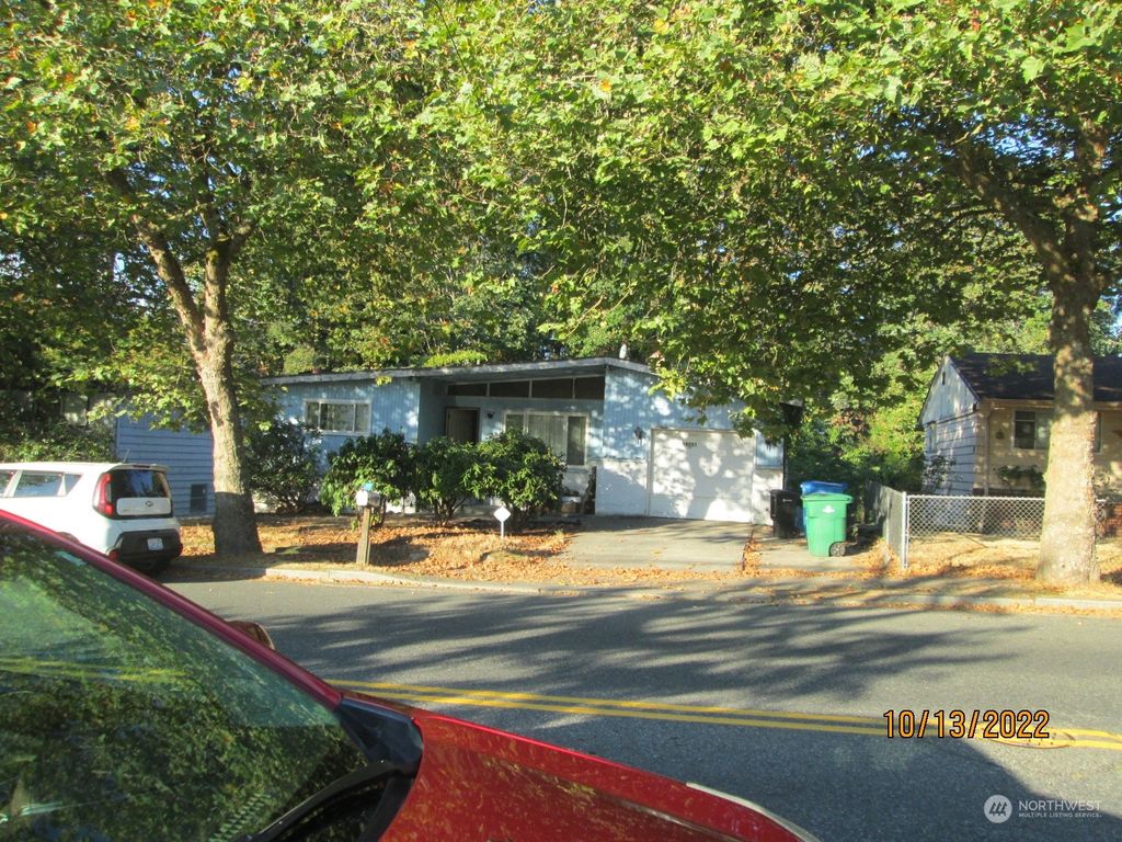 Photo of 18031 Meridian Avenue N, Shoreline, WA 98133 (MLS # 2005824)