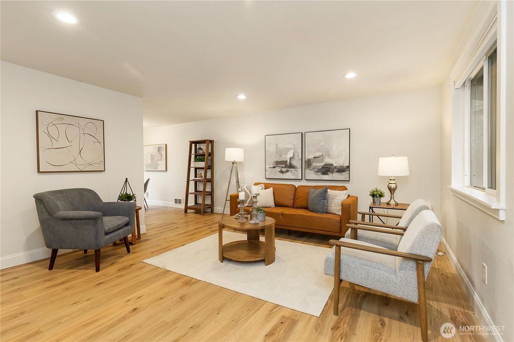 Photo of 22717 4th Avenue SE, Bothell, WA 98021 (MLS # 2508794)