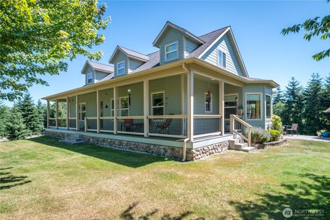 Photo of 173 Twins Lane, Castle Rock, WA 98611 (MLS # 2394706)