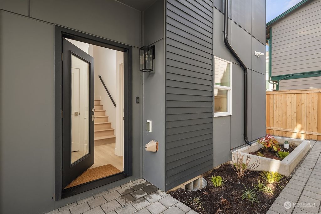 Photo of 913 28th Avenue S #C, Seattle, WA 98144 (MLS # 2194070)