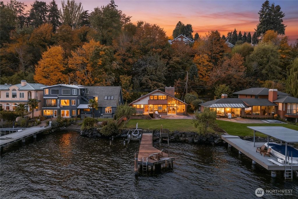 Photo of 14026 Riviera Place NE, Seattle, WA 98125 (MLS # 2451243)