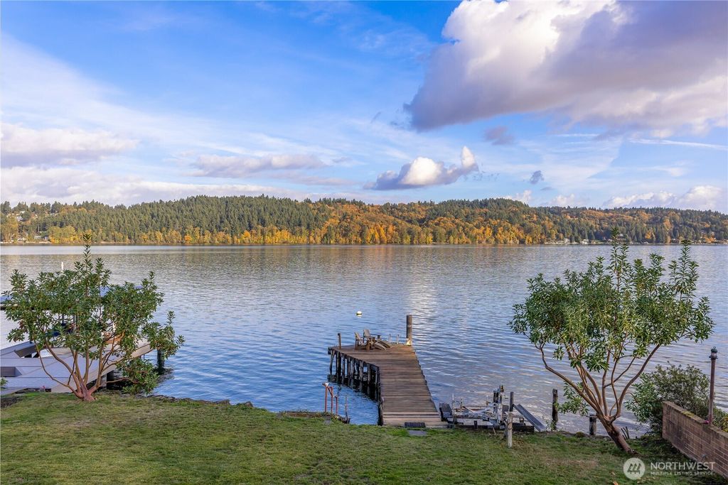 Photo of 14026 Riviera Place NE, Seattle, WA 98125 (MLS # 2451243)