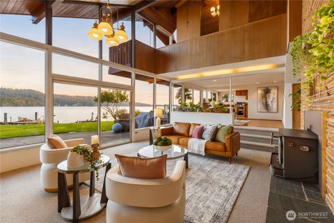 Photo of 14026 Riviera Place NE, Seattle, WA 98125 (MLS # 2451243)