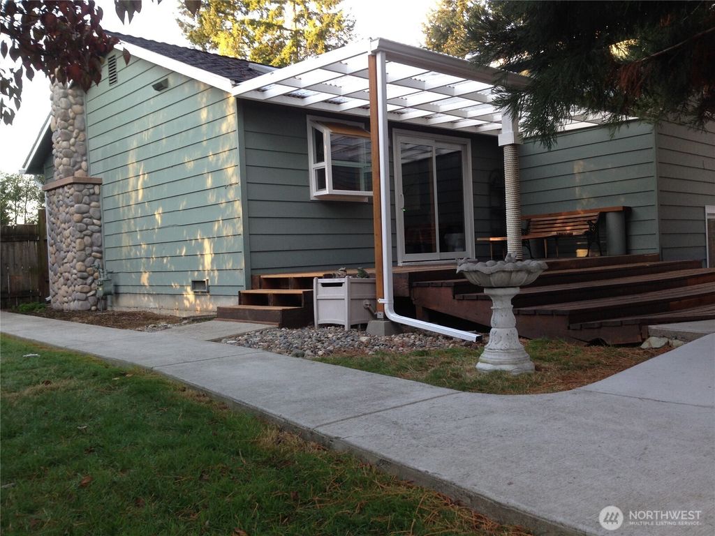 Photo of 12322 NE 134th Street, Kirkland, WA 98034 (MLS # 2427406)