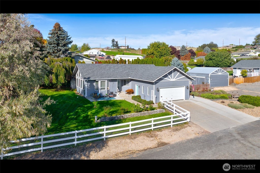 Photo of 20 Amanda Lane, Selah, WA 98942 (MLS # 2591619)