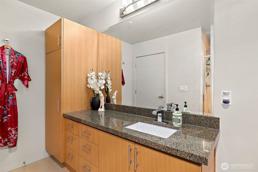 listing image 9368531536125404507