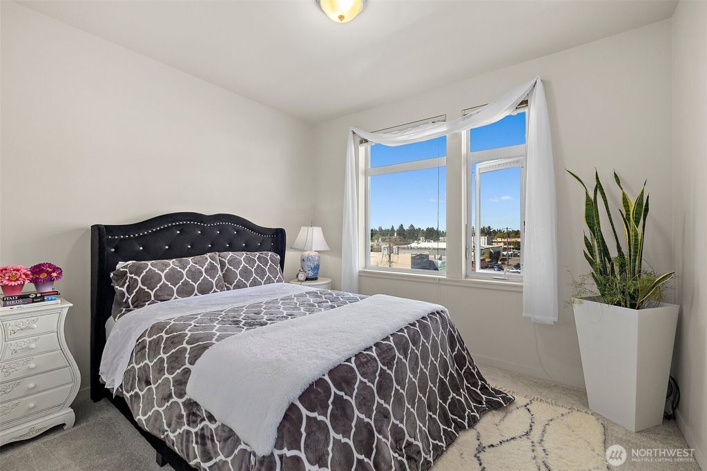 listing image 9367245346774029301