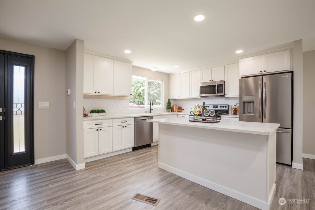 Photo of 4216 NE 20th Street, Renton, WA 98059 (MLS # 2140185)