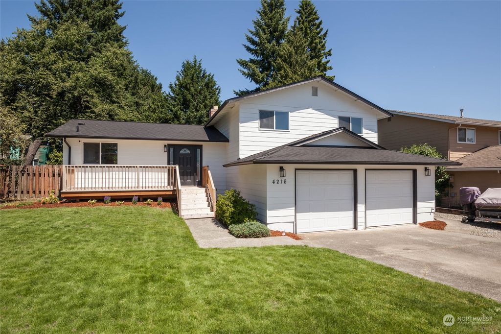 Photo of 4216 NE 20th Street, Renton, WA 98059 (MLS # 2140185)
