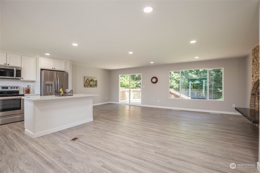 Photo of 4216 NE 20th Street, Renton, WA 98059 (MLS # 2140185)