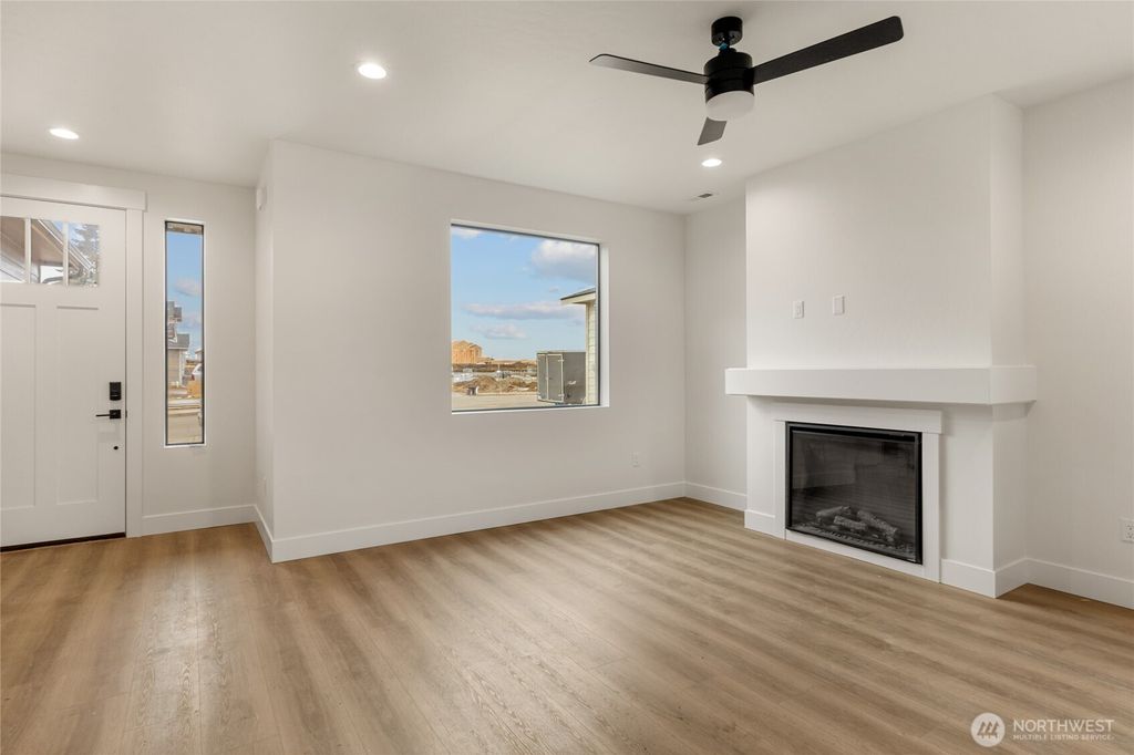 Photo of 557 S Perry Avenue, East Wenatchee, WA 98802 (MLS # 2497196)