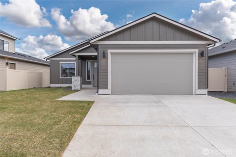 Photo of 557 S Perry Avenue, East Wenatchee, WA 98802 (MLS # 2497196)