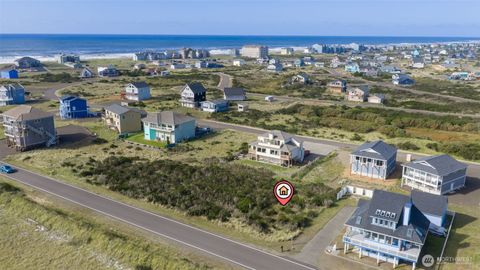 Photo of 1533 E Ocean Shores Boulevard SW, Ocean Shores, WA 98569 (MLS # 2442948)