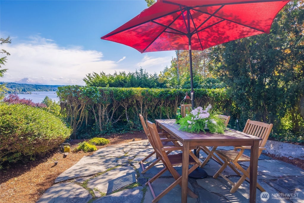 Photo of 8337 E Mercer Way, Mercer Island, WA 98040 (MLS # 2580869)