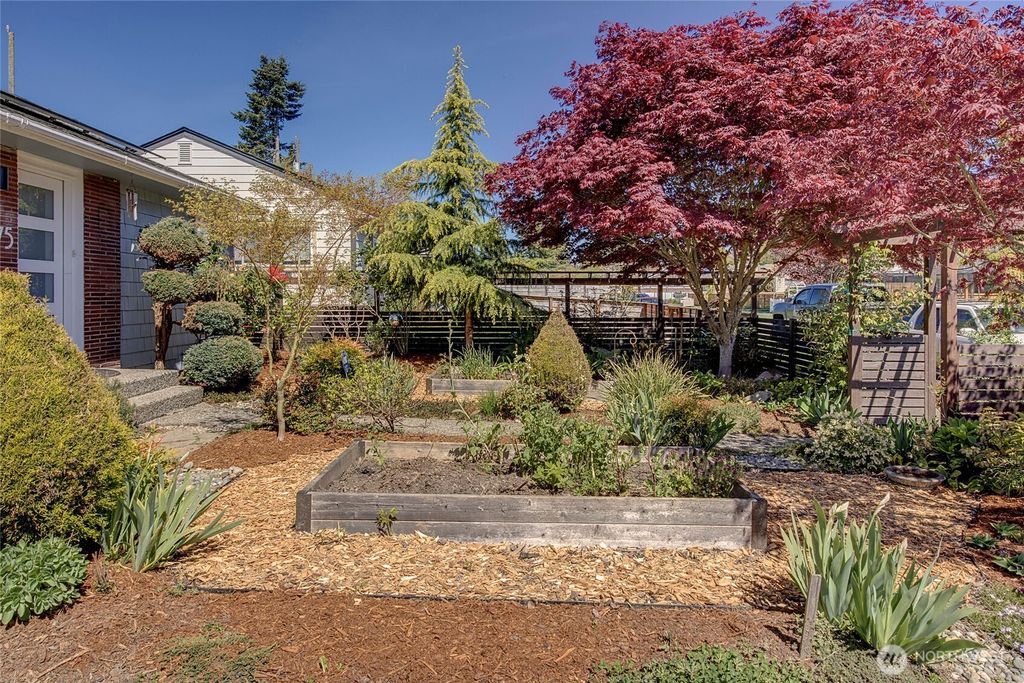 Photo of 9275 31st Avenue SW, Seattle, WA 98126 (MLS # 2361636)
