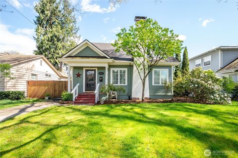 Photo of 1644 22nd Ave, Longview, WA 98632 (MLS # 2502820)