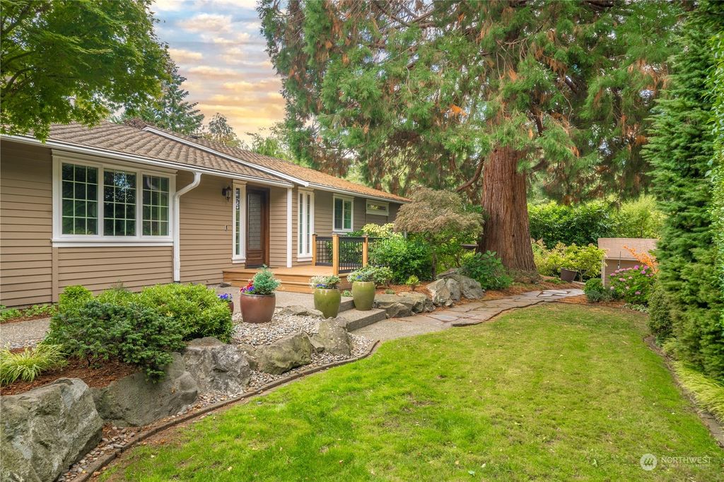 Photo of 423 SW 189th Place, Normandy Park, WA 98166 (MLS # 2038066)