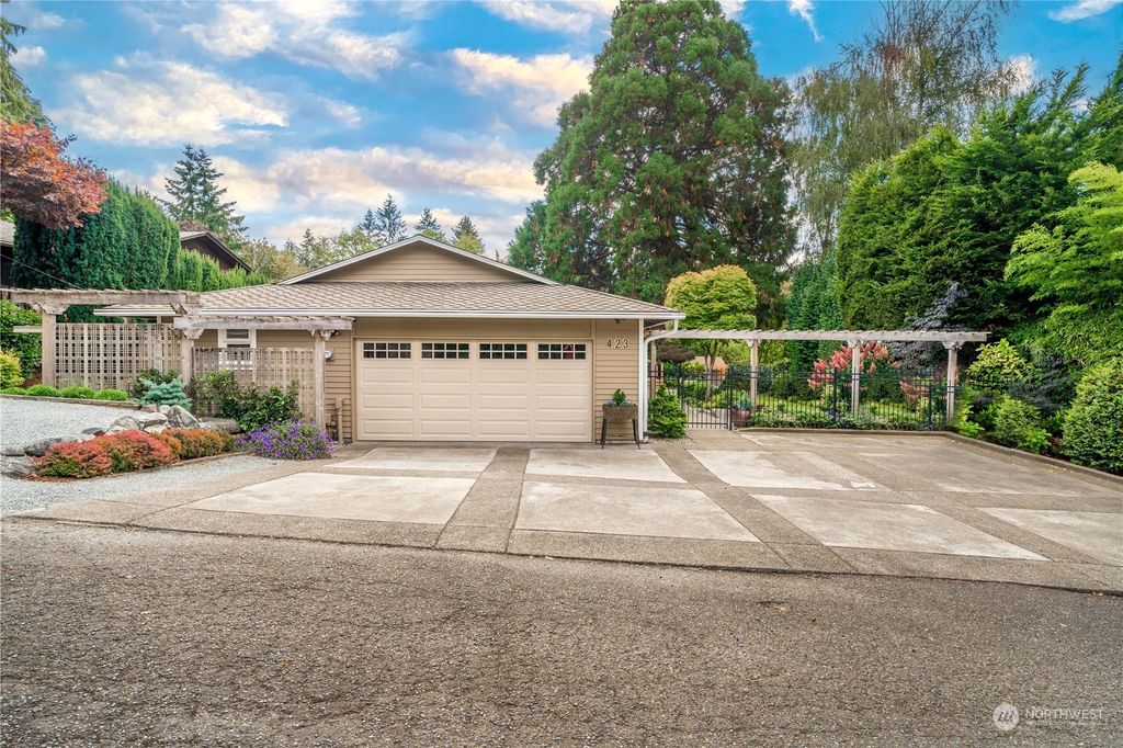 Photo of 423 SW 189th Place, Normandy Park, WA 98166 (MLS # 2038066)