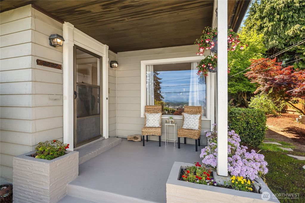Photo of 2727 36th Avenue SW, Seattle, WA 98126 (MLS # 2524582)