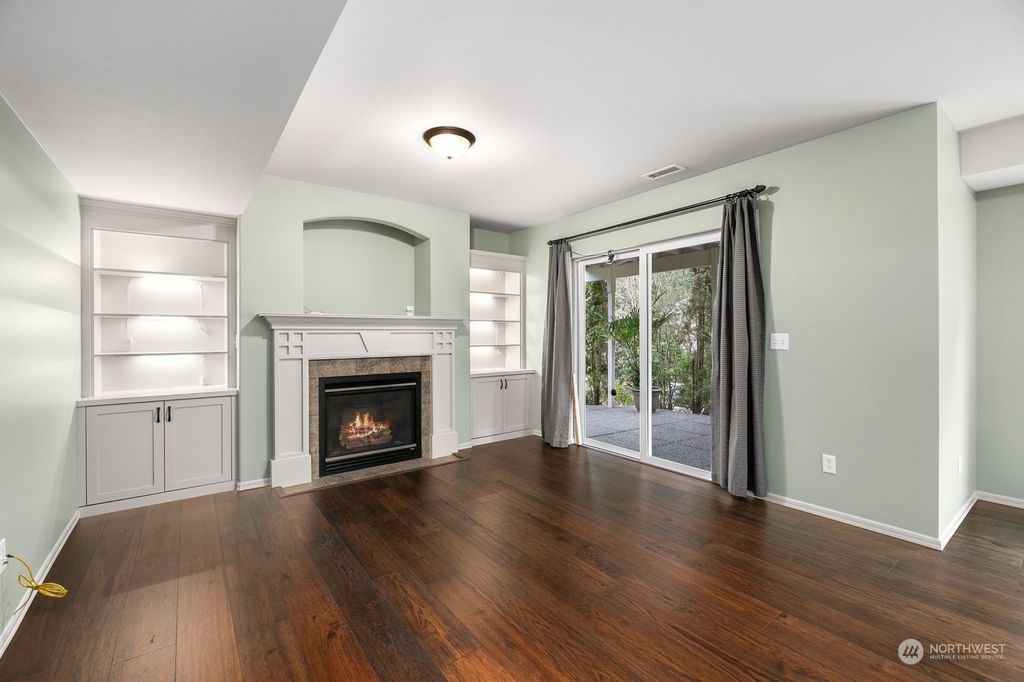 Photo of 12049 165th Place NE, Redmond, WA 98052 (MLS # 2042773)